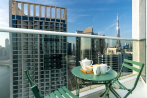 Vacay Lettings - Burj Khalifa & Canal view Studio at Damac Prive